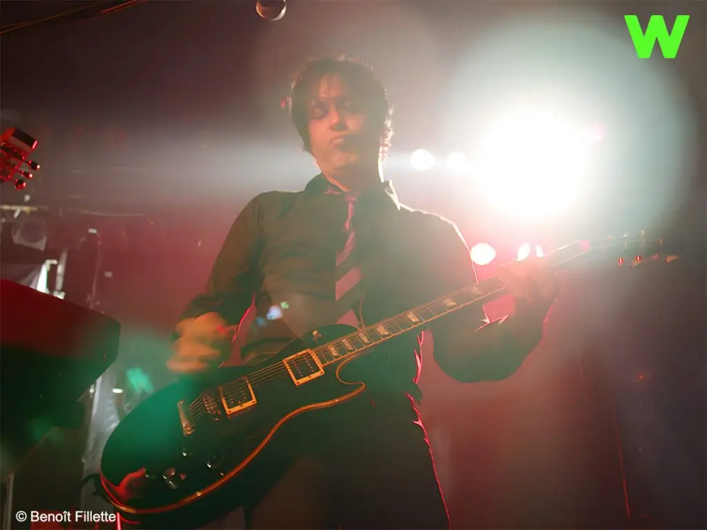 01 QOTSA 2004 live01