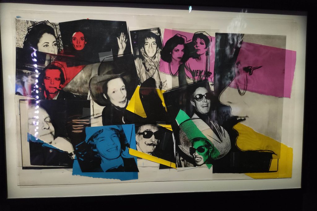 Expo Disco, Andy Warhol Celebrity Collage, 1978 (Colection Thaddaeus Ropac,Paris/Salzburg)Réalisé à partir de photos prises sur le vif façon paparazzi, ce collage présente différents visages de personnalités ayant participé à la vie nocturne du New York des années 1970 et contribué à l'aura
de certains lieux tels que le Studio 54. On peut identifier Elizabeth Taylor, la comédienne et égérie Margaret Trudeau
(alors épouse du Premier ministre canadien Pierre Trudeau), Steve Rubell, propriétaire du Studio 54, Bianca Jagger, Liza Minnelli, Jack Nicholson, l'éditrice de Harper's Bazaar Diana Vreeland, le couturier Halston, l'écrivain Truman Capote, Mick Jagger, Salvador Dali, Grace Jones et Andy Warhol. Tous furent des habitués du Studio 54.
