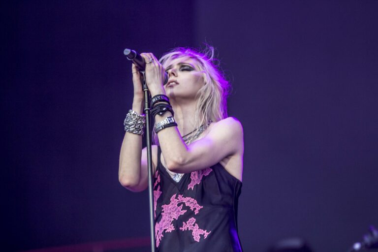 Taylor Momsen de The Pretty Reckless en première partie d'AC/DC, Paris Longchamp août 2024. crédit Benef